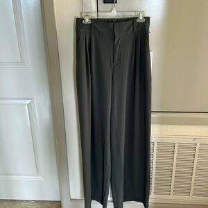ALO high waist dreamscape trouser. Size small.